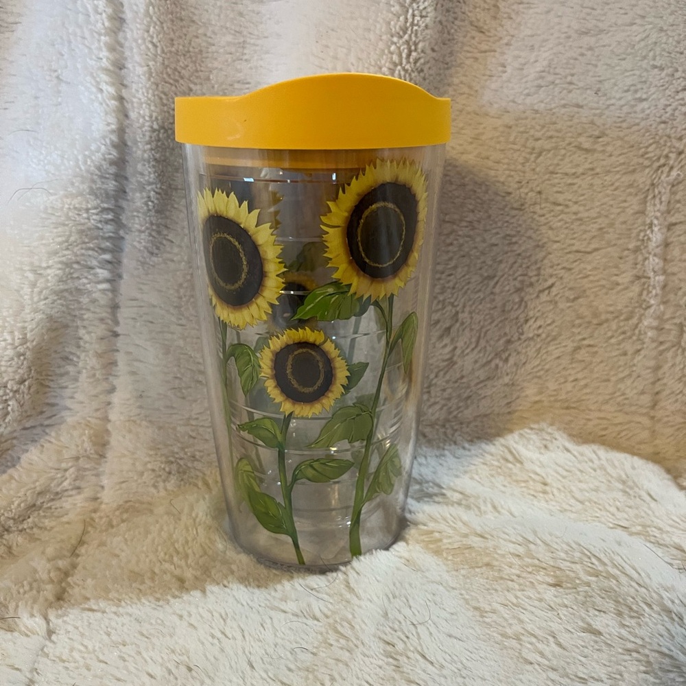 Tervis - Sunflowers - 16 oz. Tumbler With Yellow Lid New NWT
